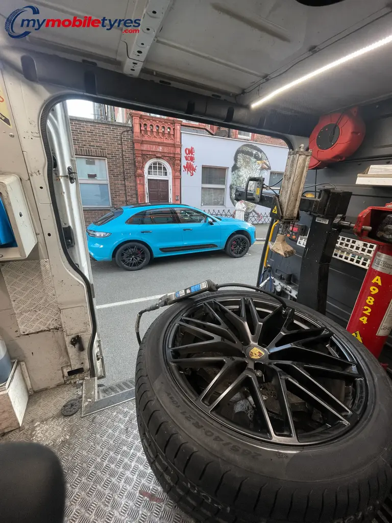 Mobile tyre fitting team serving Oxford