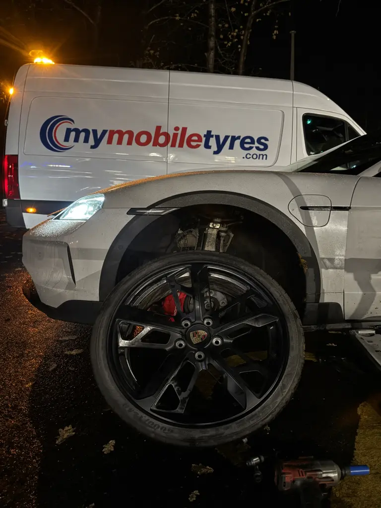 Mobile tyre fitting team serving Oxford